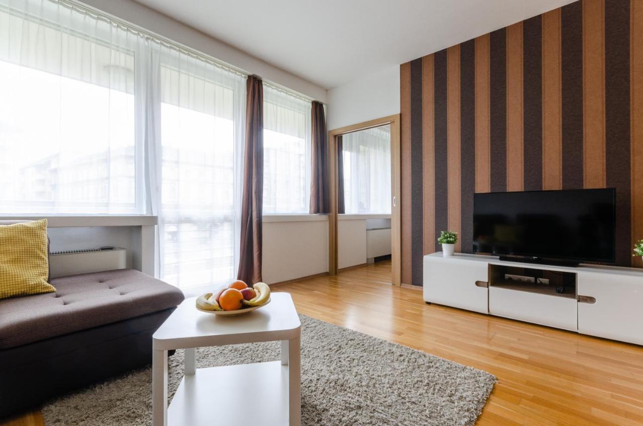 Flat At The Danube With Wellness *