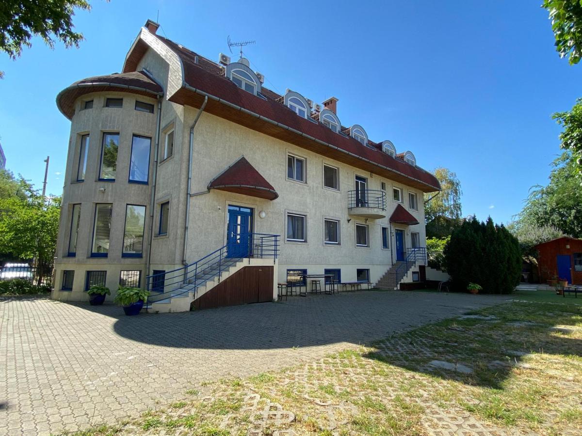 Hermina Apartmanhaz Hotell *