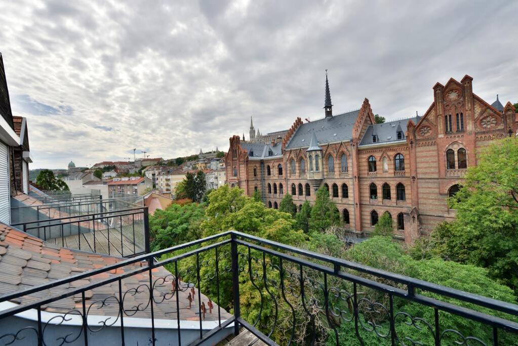 Buda Batthiany Square, 6 *