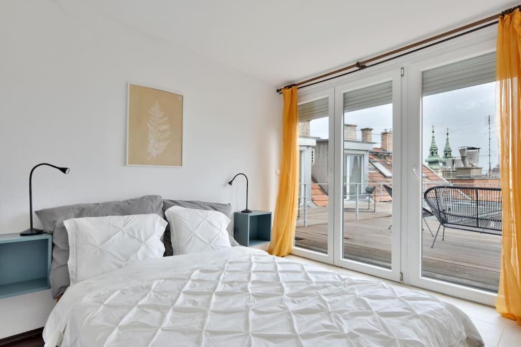 Buda Batthiany Square, 6 *