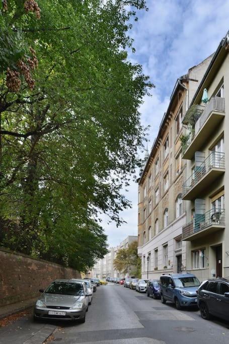 Buda Batthiany Square, 6