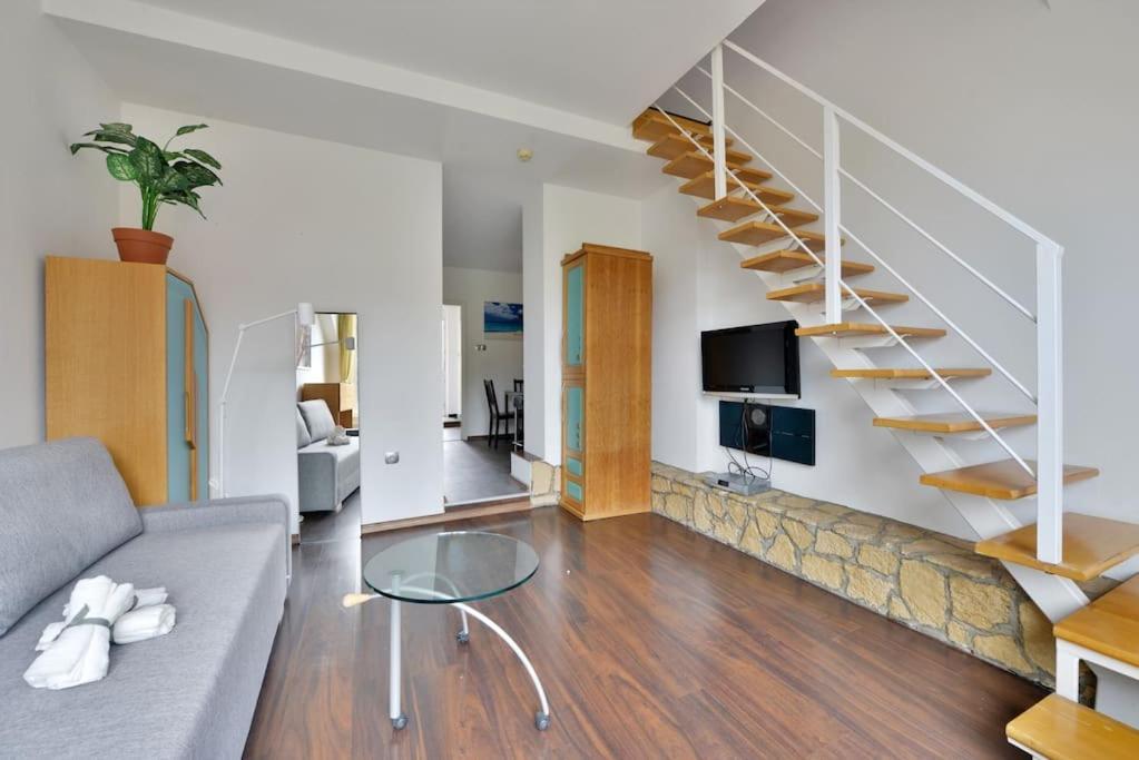Buda Batthiany Square, 6 * Budapest