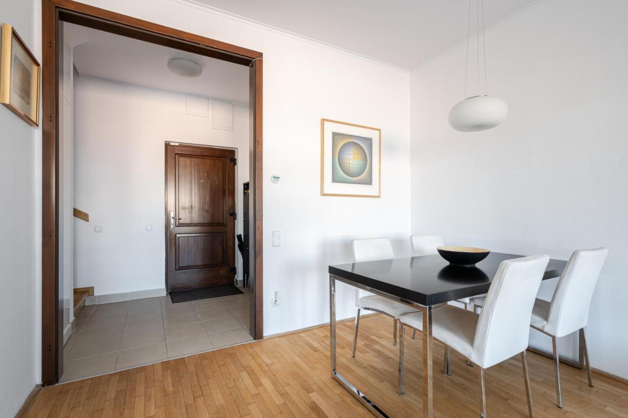 Avant-garde Abode With Terrace Appartamento Budapest