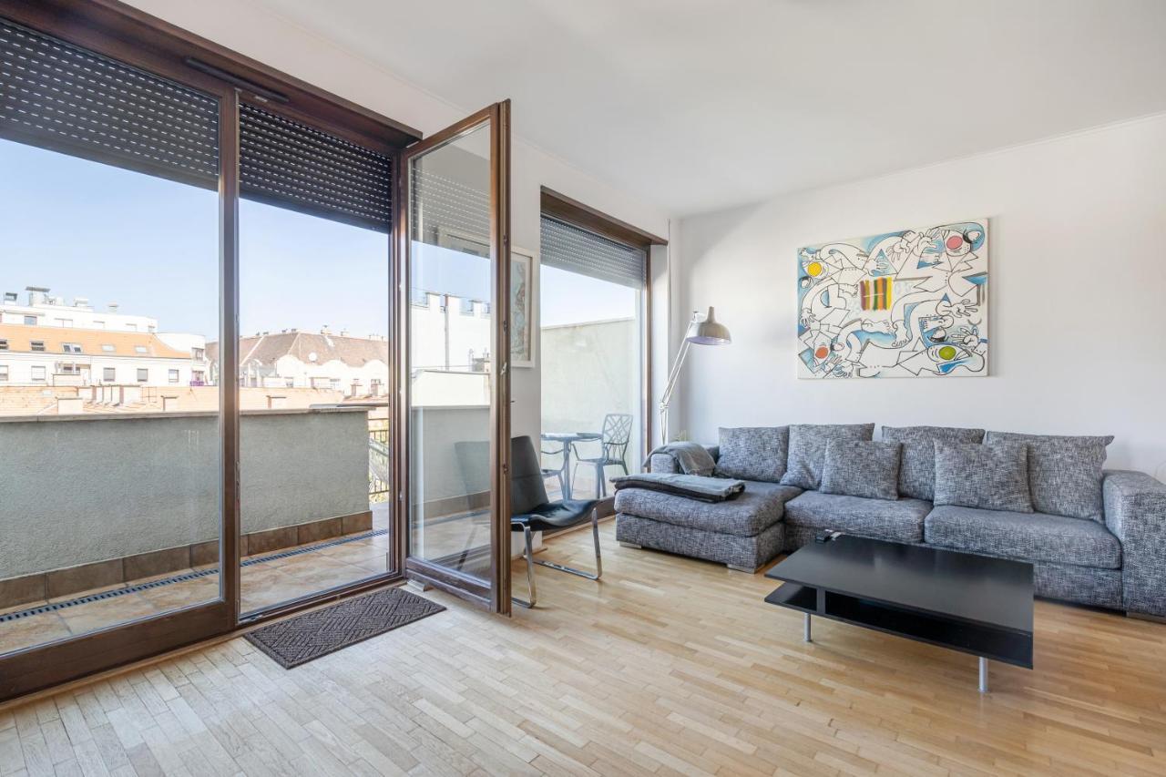 Avant-garde Abode With Terrace * Budapest