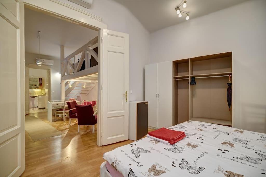 Apartment And Calmness *
