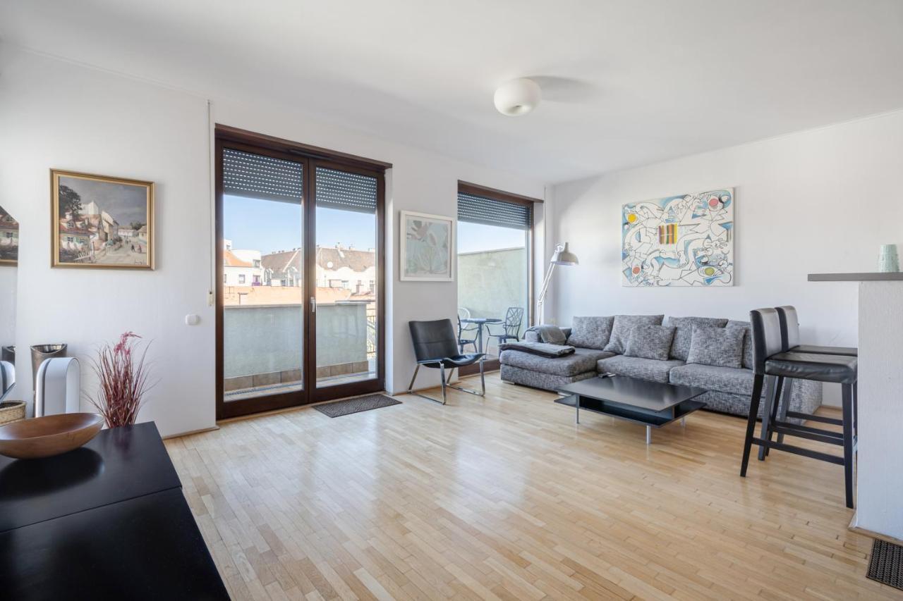 Panoramic Penthouse With Rooftop Terrace & Parking For 2 Cars Budapest