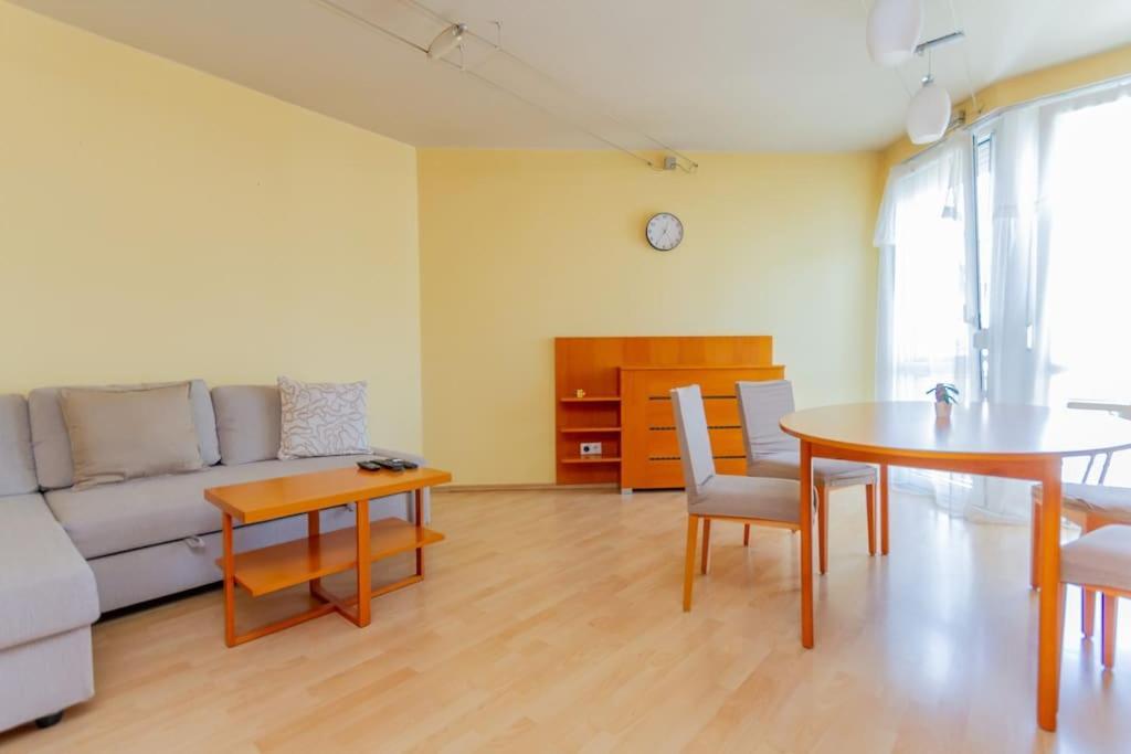 Akvarell House Ac/free Parking Apartment