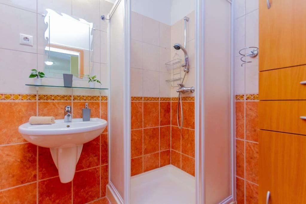 Akvarell House Ac/free Parking Apartamento *
