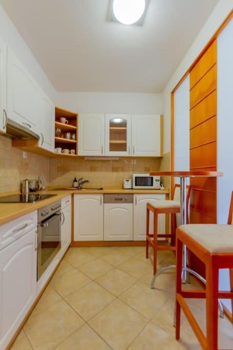 Akvarell House Ac/free Parking Apartment Budapest