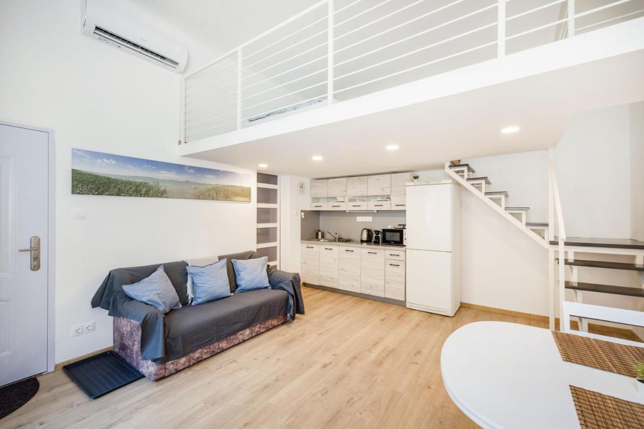 V12 Apartmán *