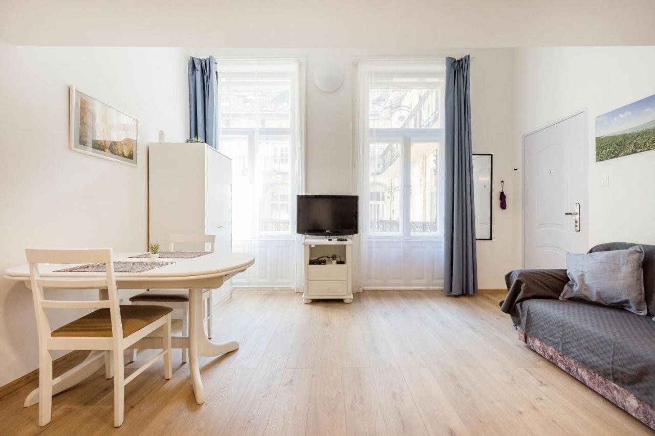 Apartmán V12 *