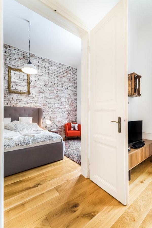 Hip Loft Style Near Vaci Street Appartamento *
