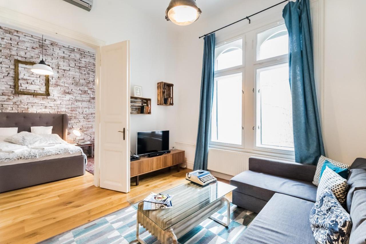 Hip Loft Style Near Vaci Street * Budapest