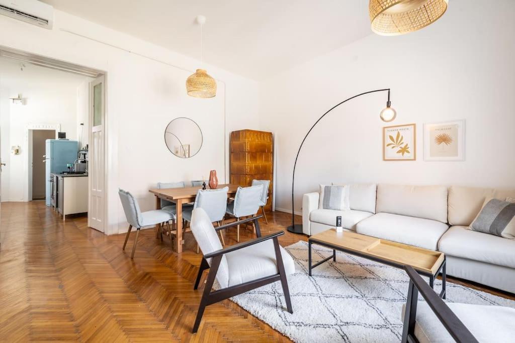Designer Two Bedroom Apartamento *