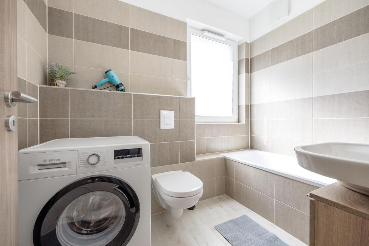 211 / 1 Bedroom / Modern In Center *