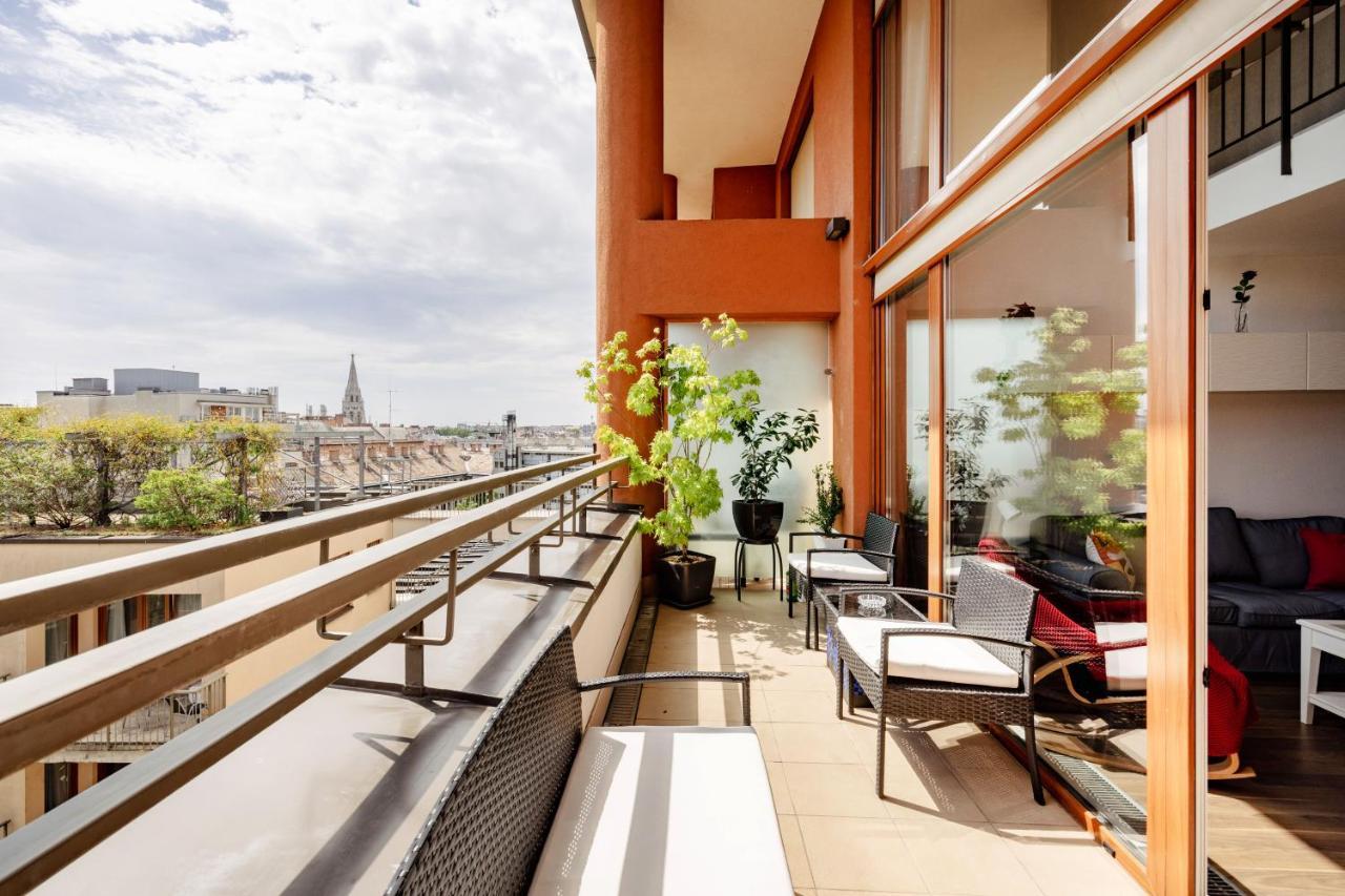Corvin Promenade 2f Apartment, Downtown Boedapest