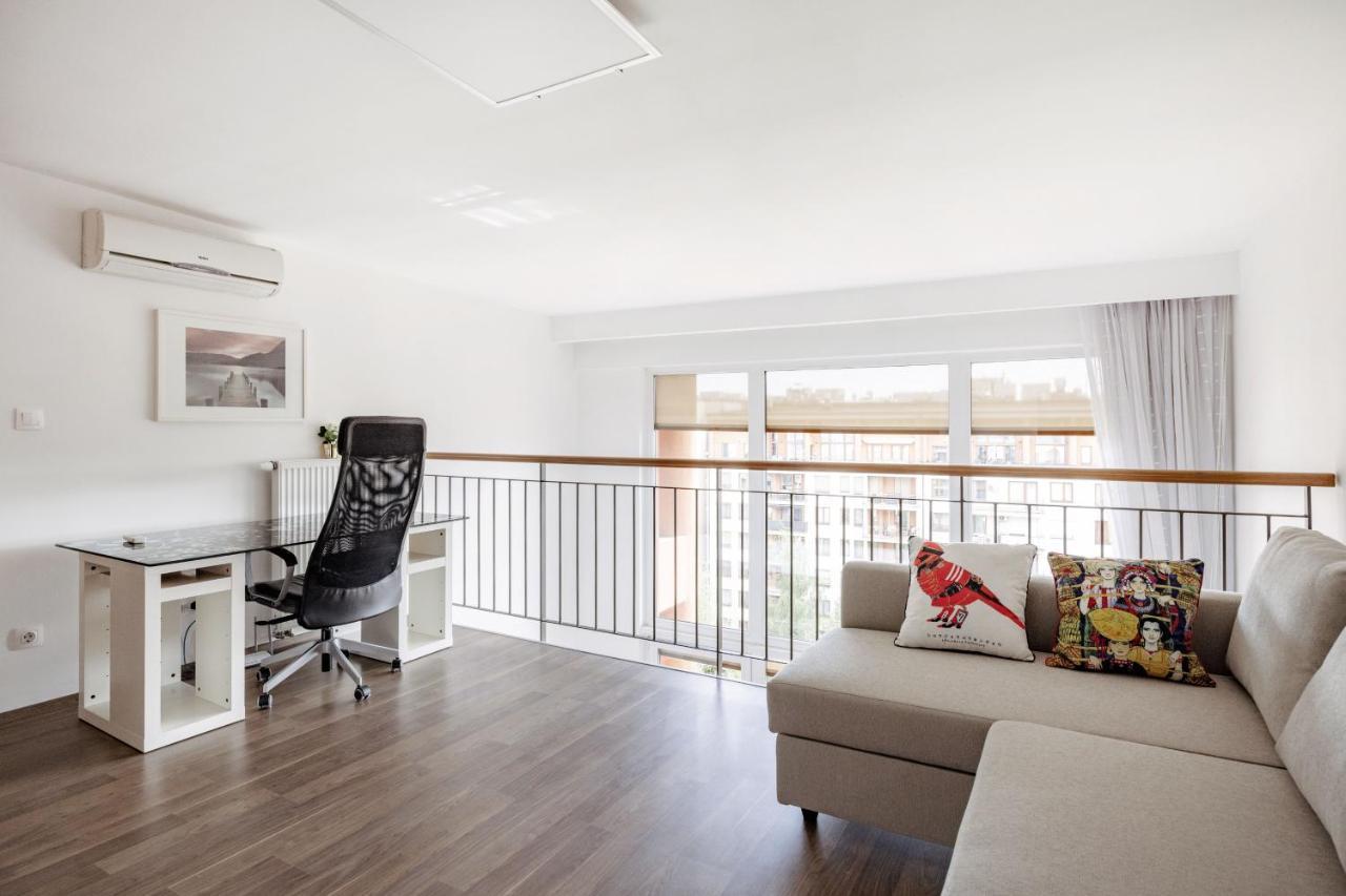 Appartement Corvin Promenade 2f Apartment, Downtown Boedapest