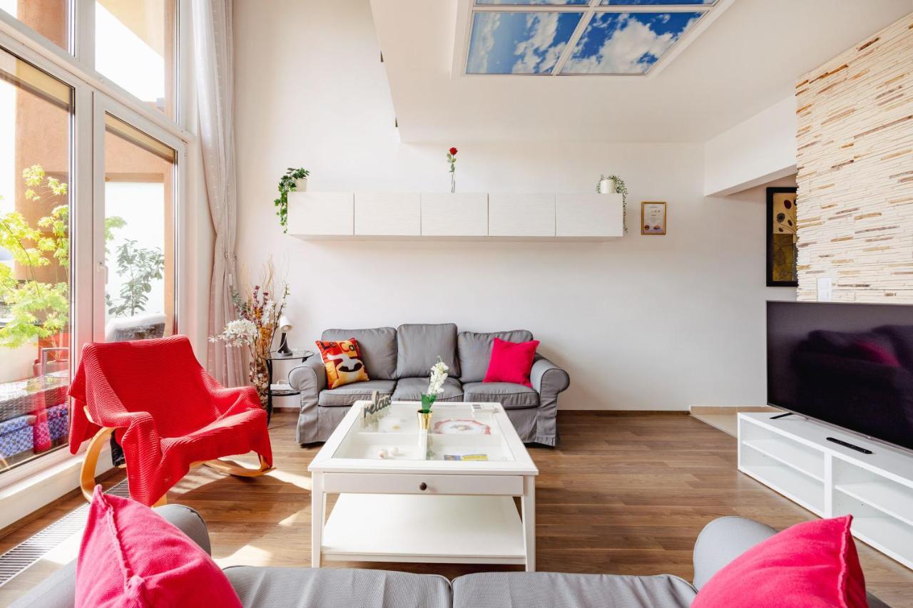 Appartement Corvin Promenade 2f Apartment, Downtown Boedapest