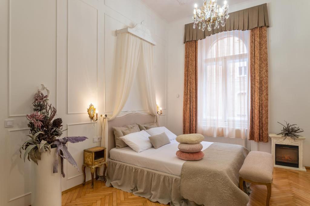 Regina On Kiraly Street Budapest