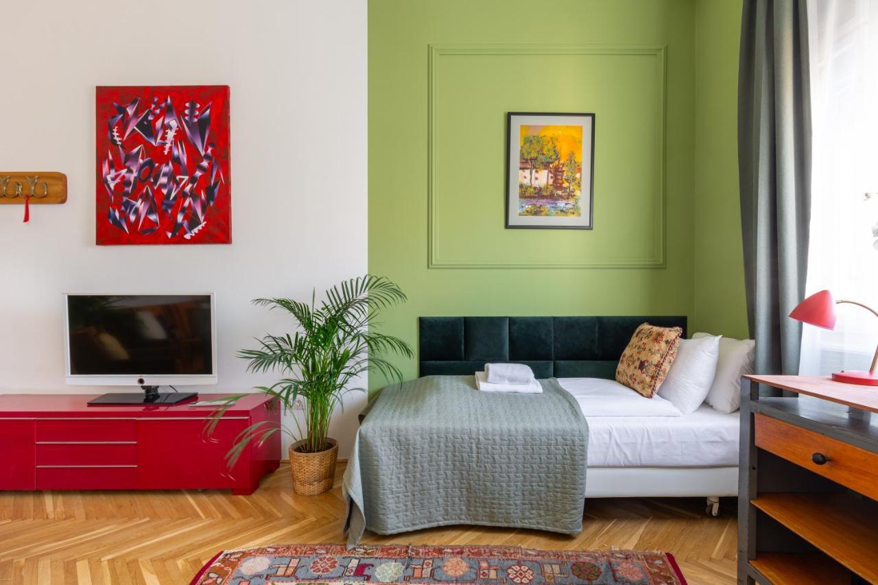 Huge & Stylish In The Center For Up To 20 People