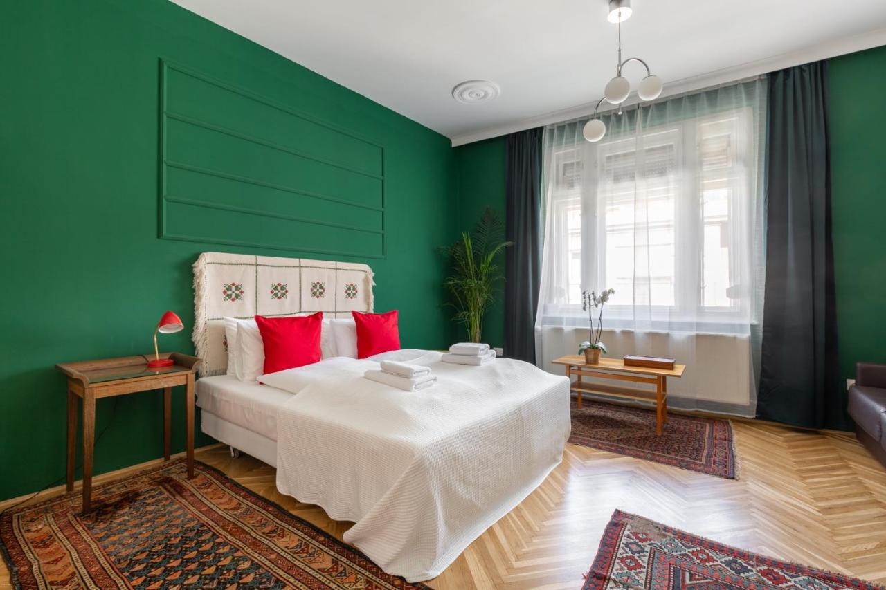 Huge & Stylish In The Center For Up To 20 People Appartamento
