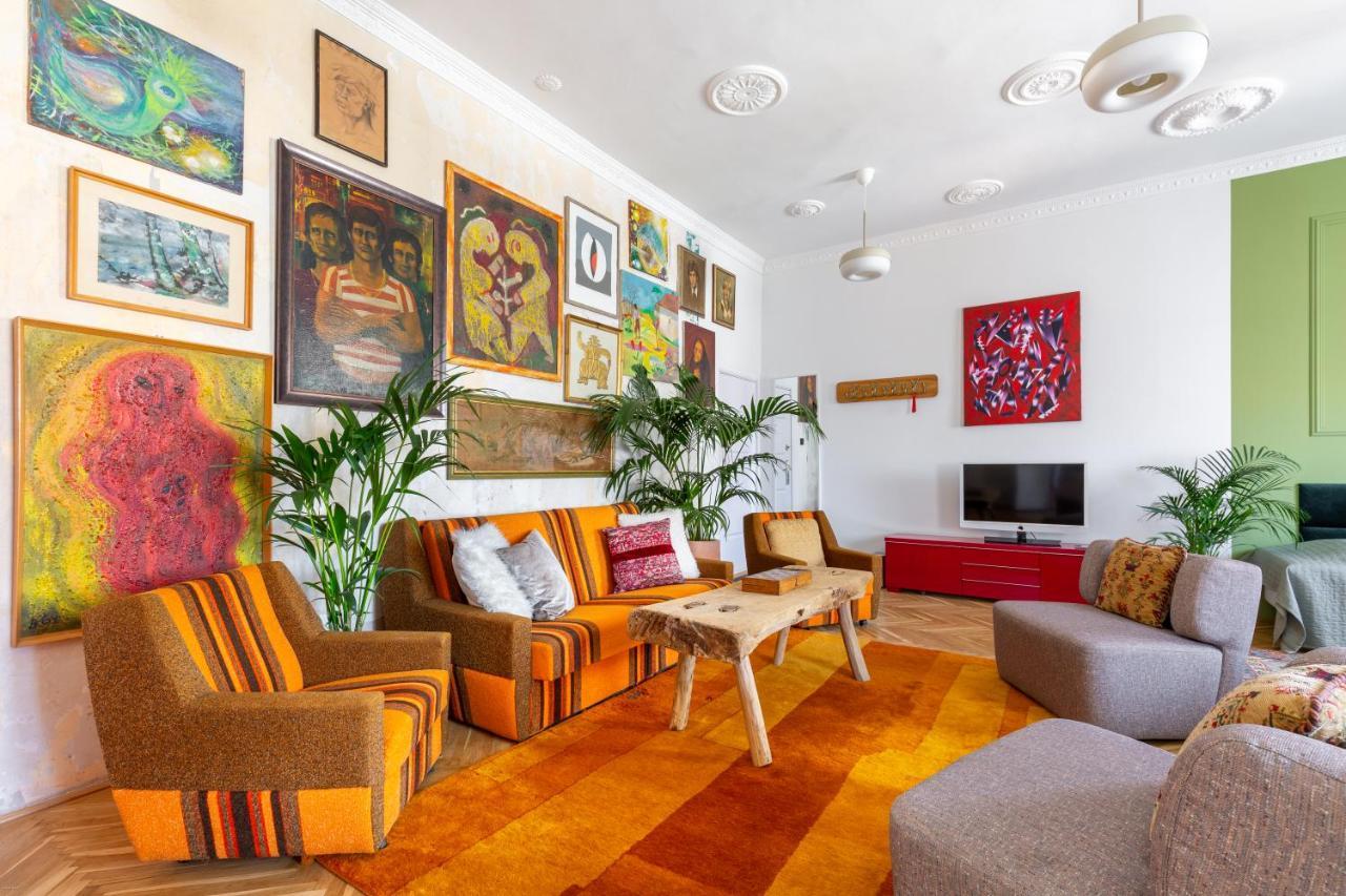Huge & Stylish In The Center For Up To 20 People Lägenhet