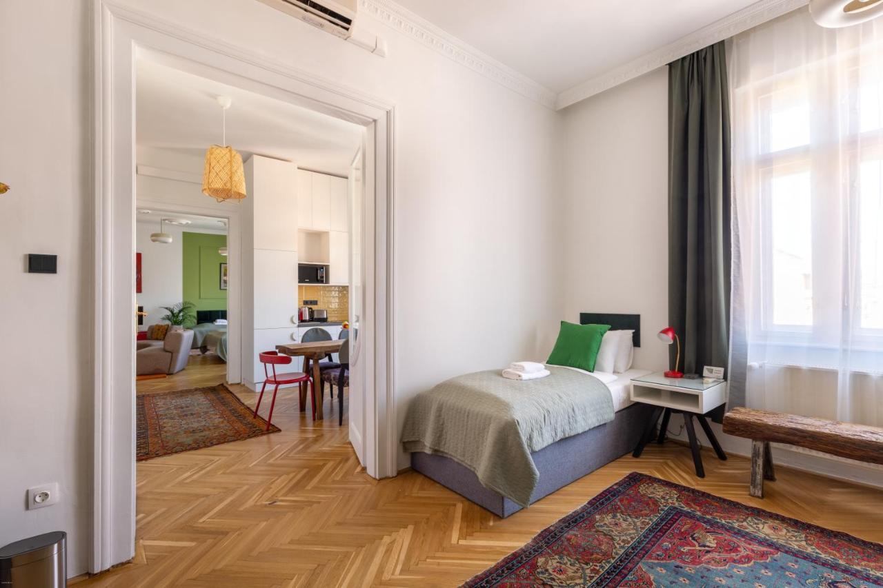 Huge & Stylish In The Center For Up To 20 People