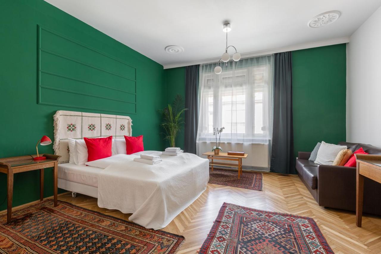 Huge & Stylish In The Center For Up To 20 People Appartamento
