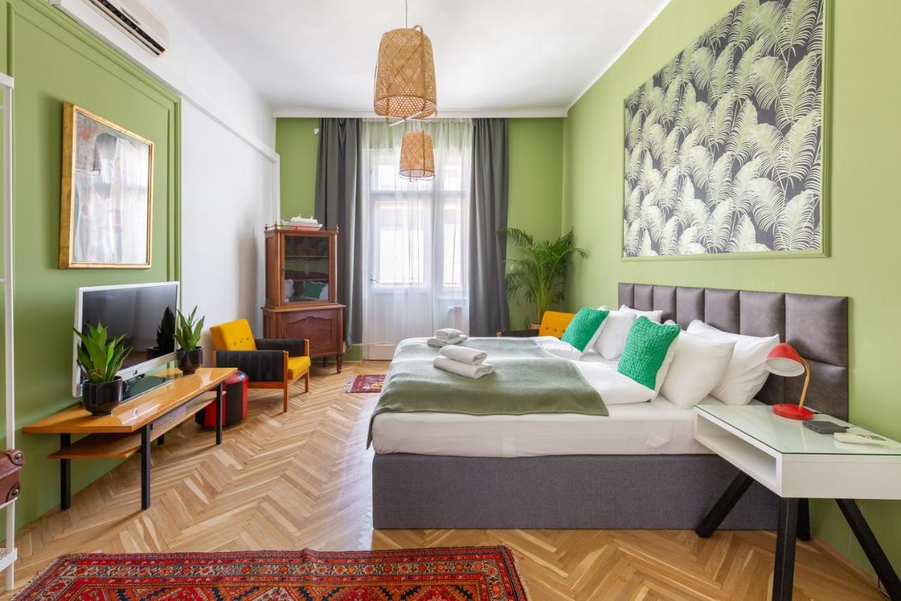 Huge & Stylish In The Center For Up To 20 People