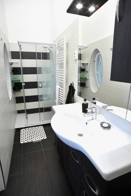 Jazz! Super Cozy Downtown Apartman *