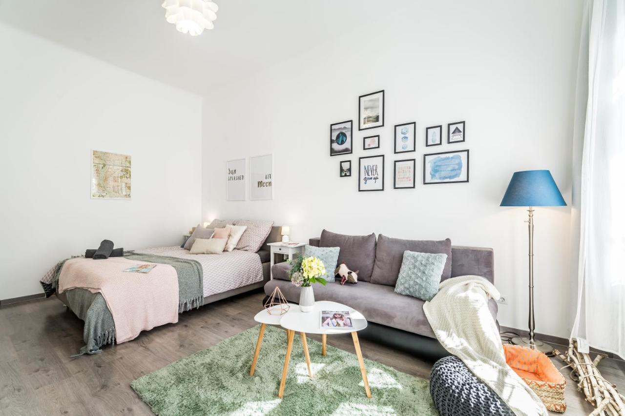 Apartament Sun-splashed Retreat In The Heart Of A Vibrant Quarter