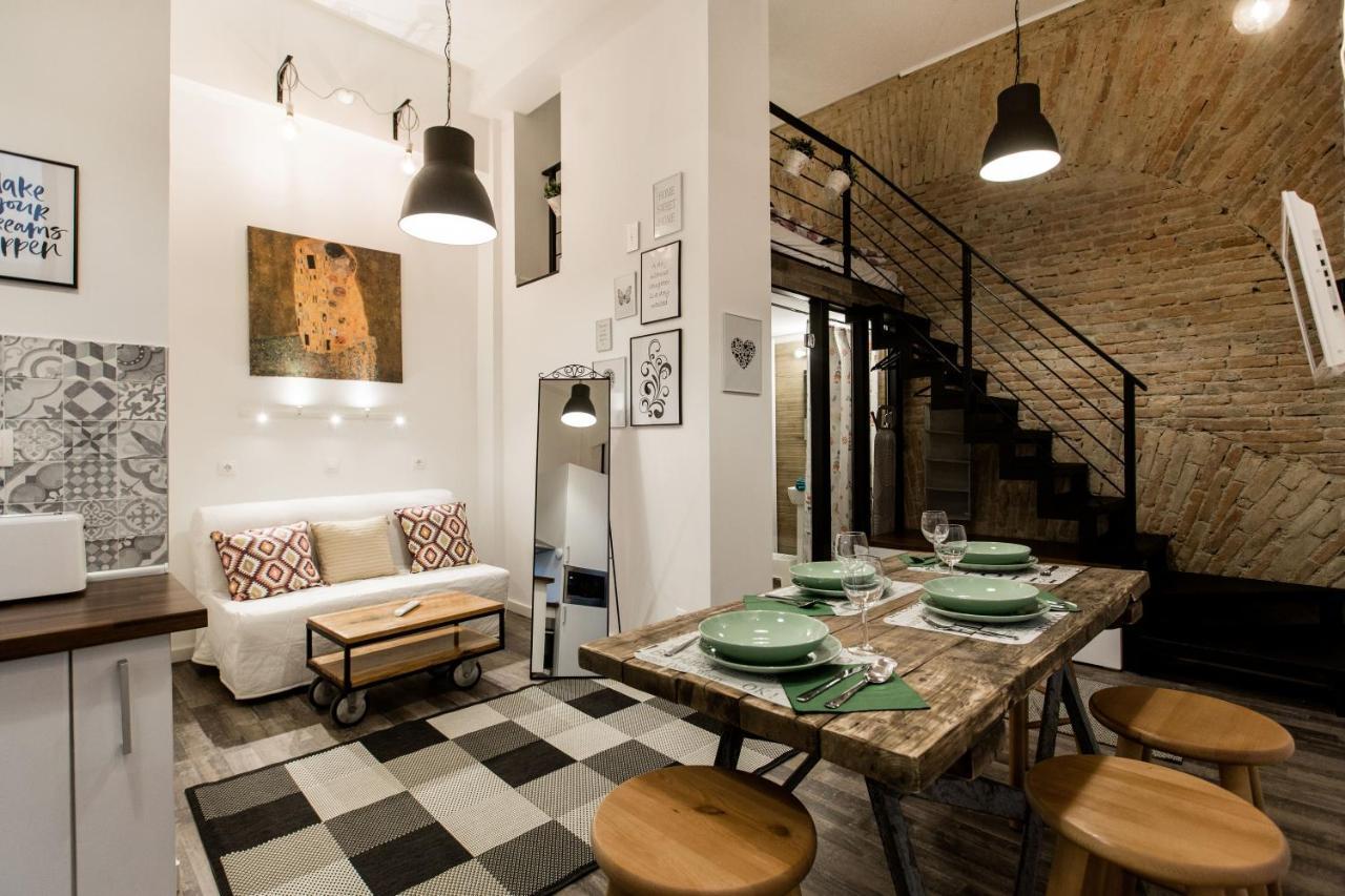Appartamento A Loft With History Budapest