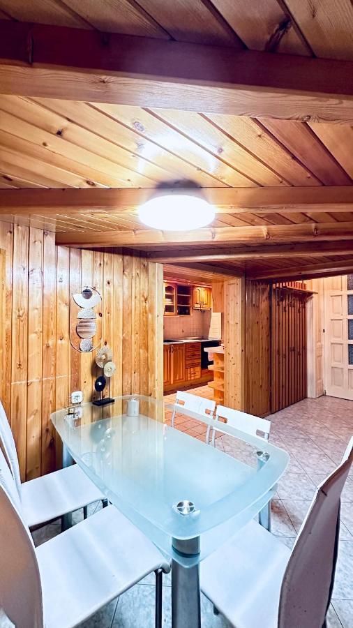 Apartman Ulloi - Unique Style Near Corvin