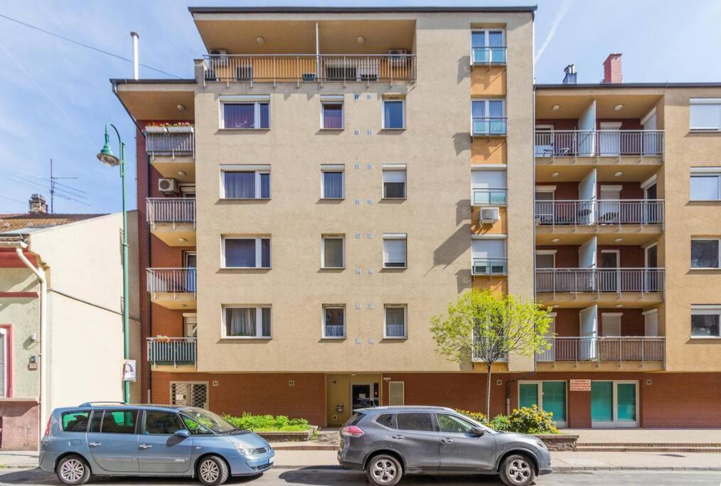 Cosy Pet-friendly Flat W Balcony @ Orczy Garden *