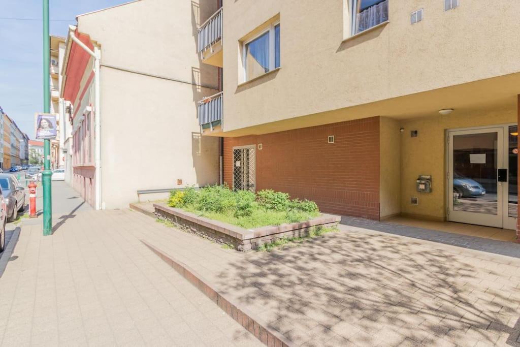 Cosy Pet-friendly Flat W Balcony @ Orczy Garden * Budapest