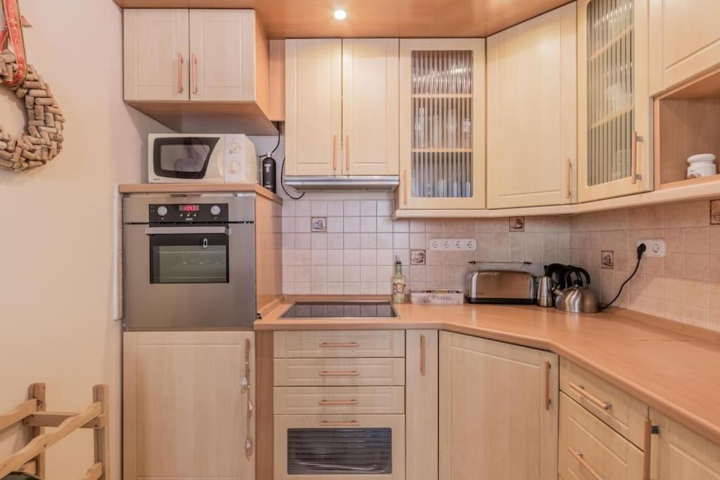 Cosy Pet-friendly Flat W Balcony @ Orczy Garden Budapest