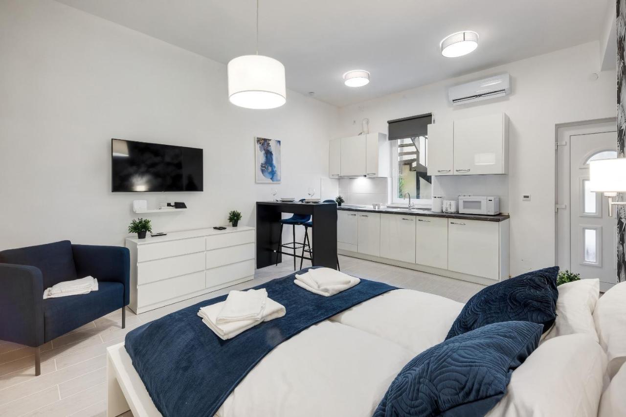 Modern In Authentic Area Apartman