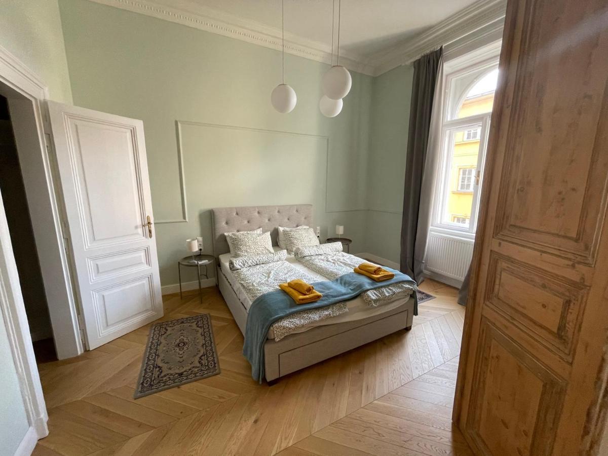 Center 3, Elegant And Cozy 2br In Center!