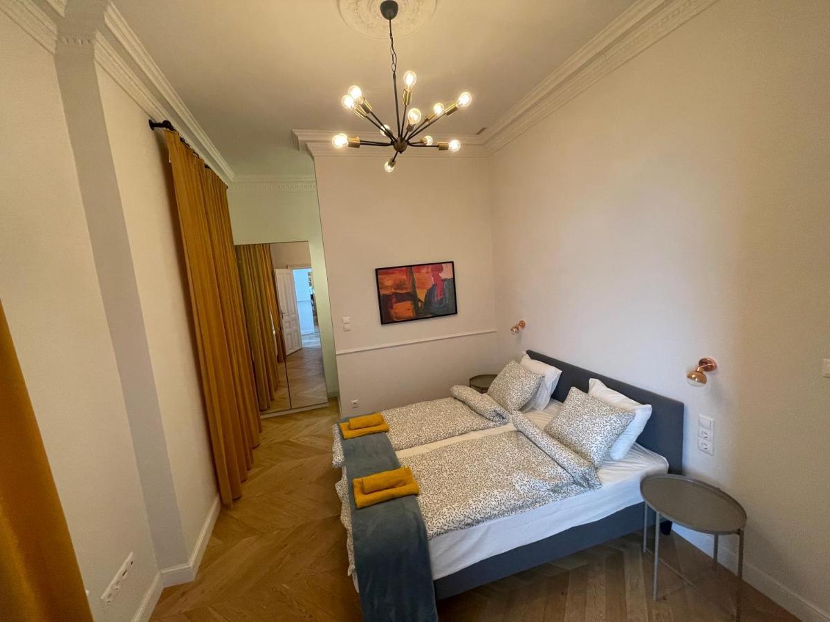 Center 3, Elegant And Cozy 2br In Center!