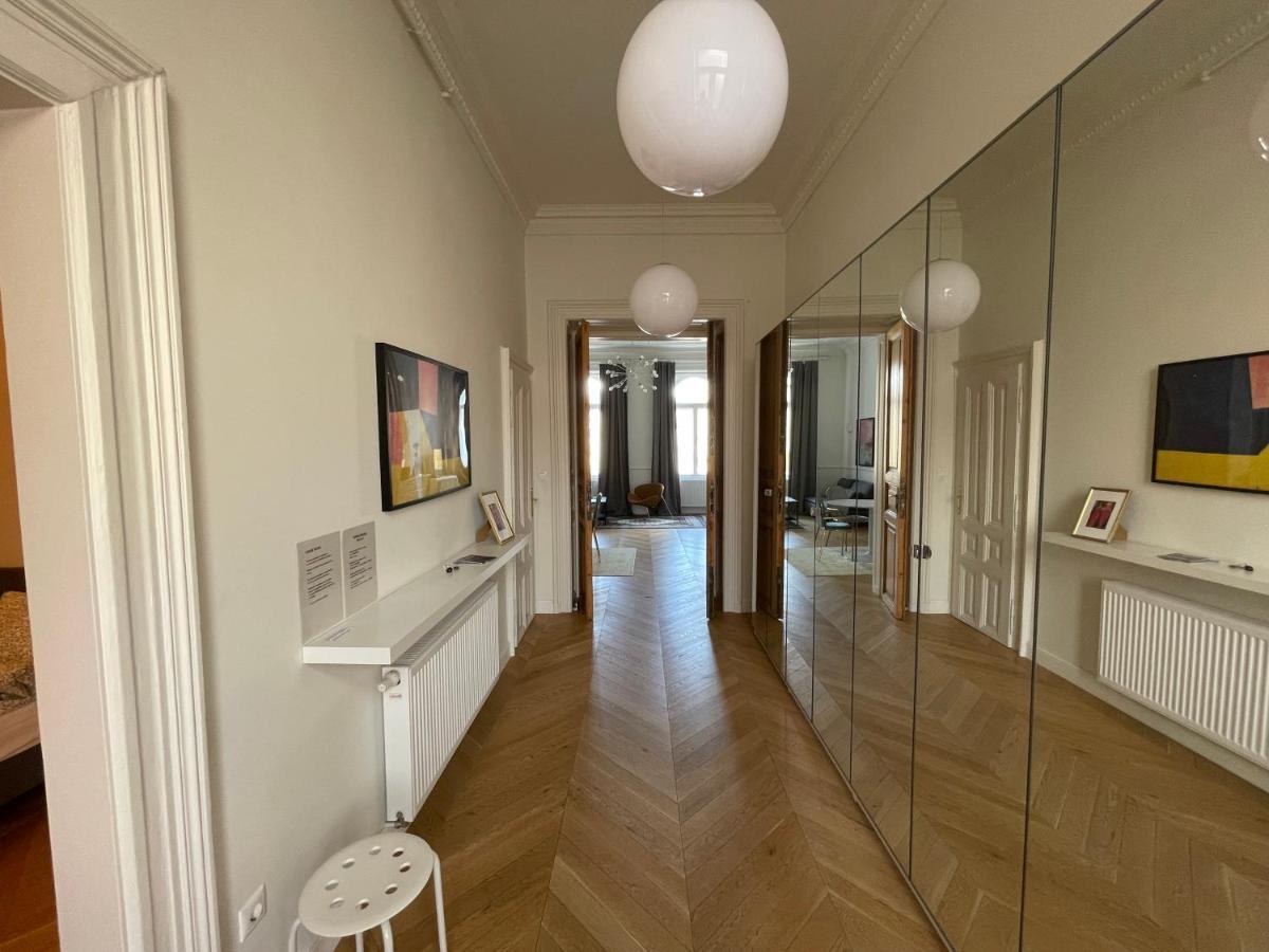 Center 3, Elegant And Cozy 2br In Center!