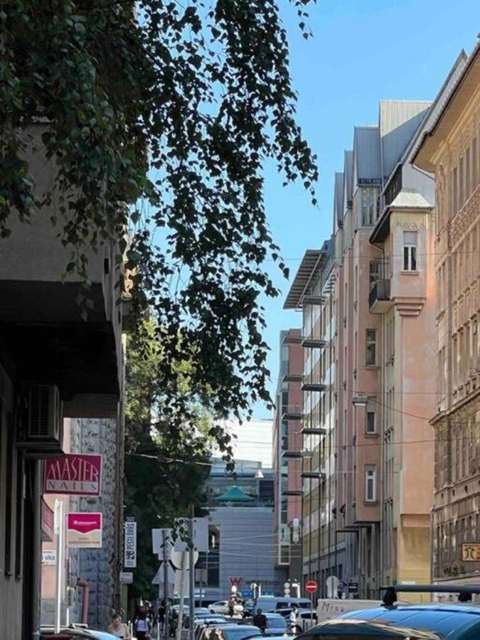 Balzac By Westend Mall With Balcony, Ac Apartment Budapest