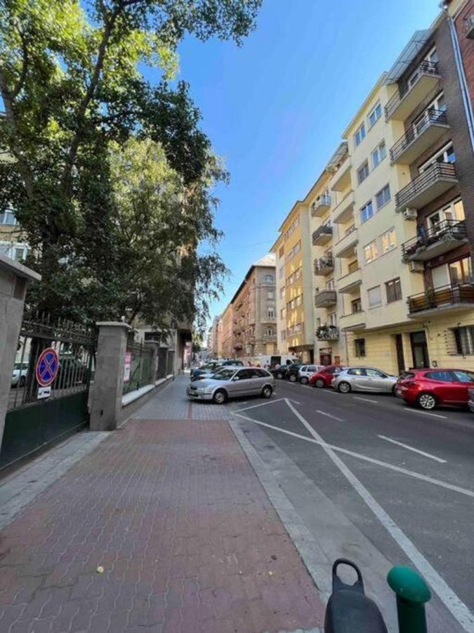 Balzac By Westend Mall With Balcony, Ac Apartment Budapest
