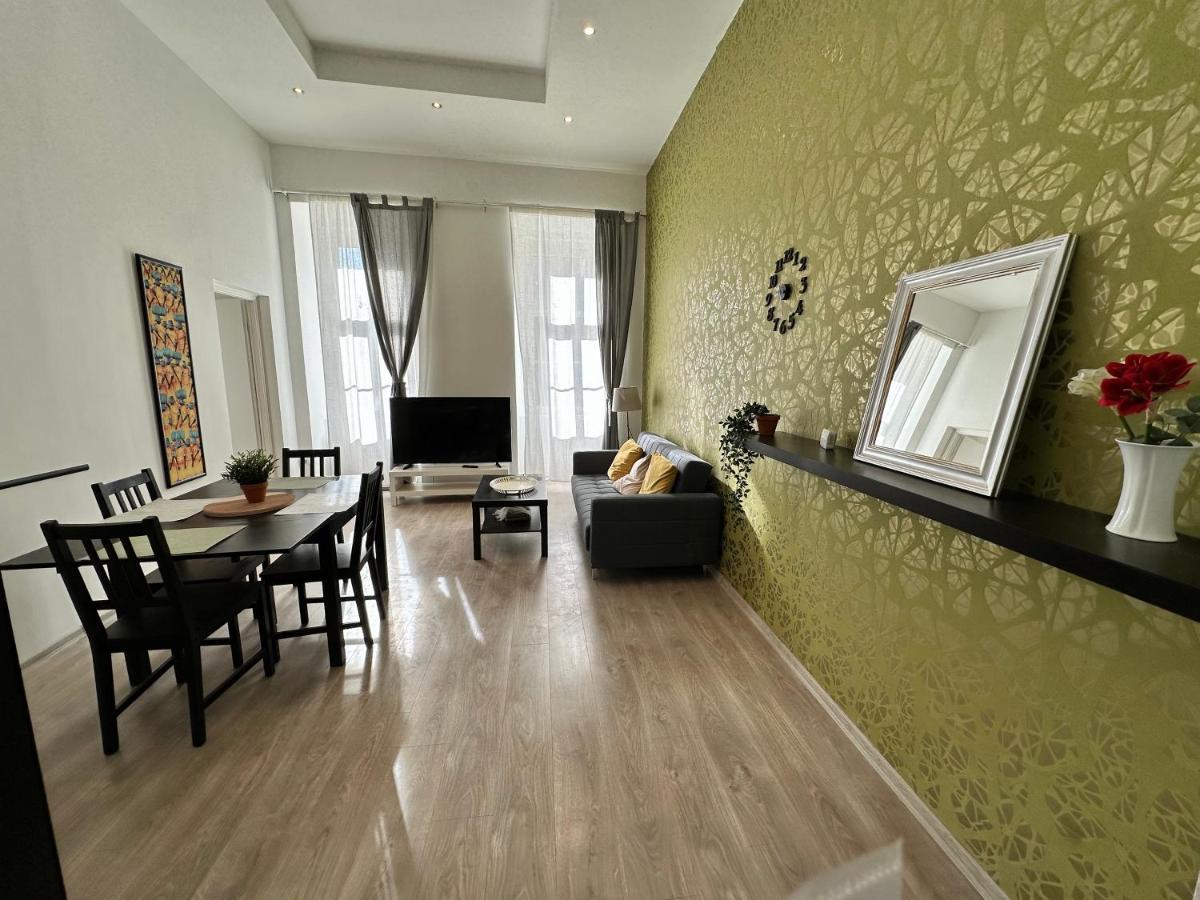 Appartamento The Great Cosiness In Rakoczi Square Budapest