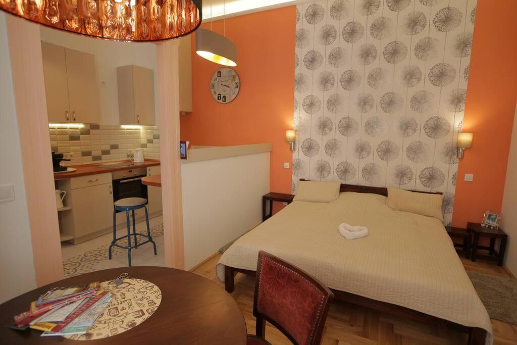 Silent Island - Beautiful Flat In Horanszky Str.
