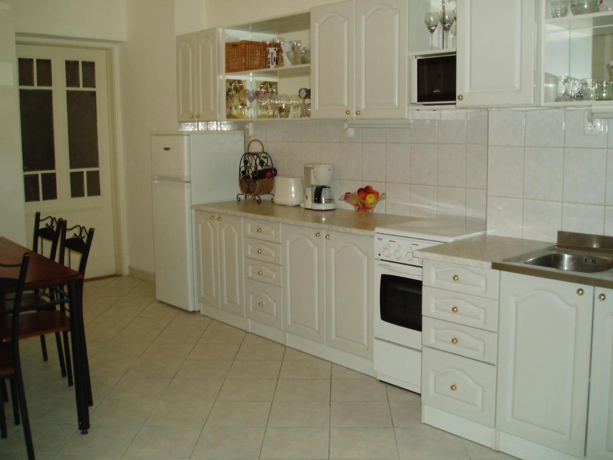 Apartment Elegance In The Heart Budapest