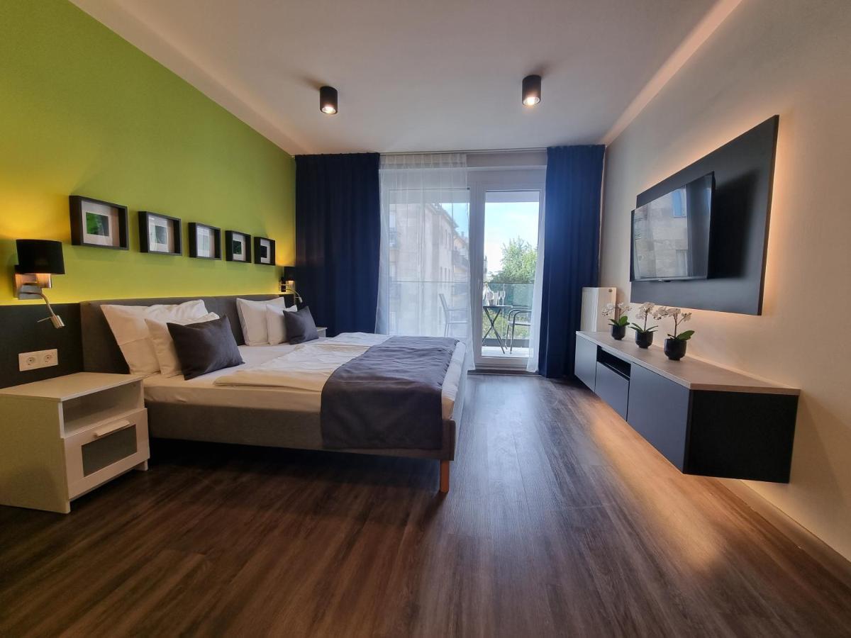 Rivercity Apartman *
