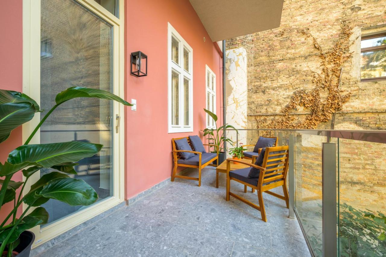 Seasons Andrassy Apartment