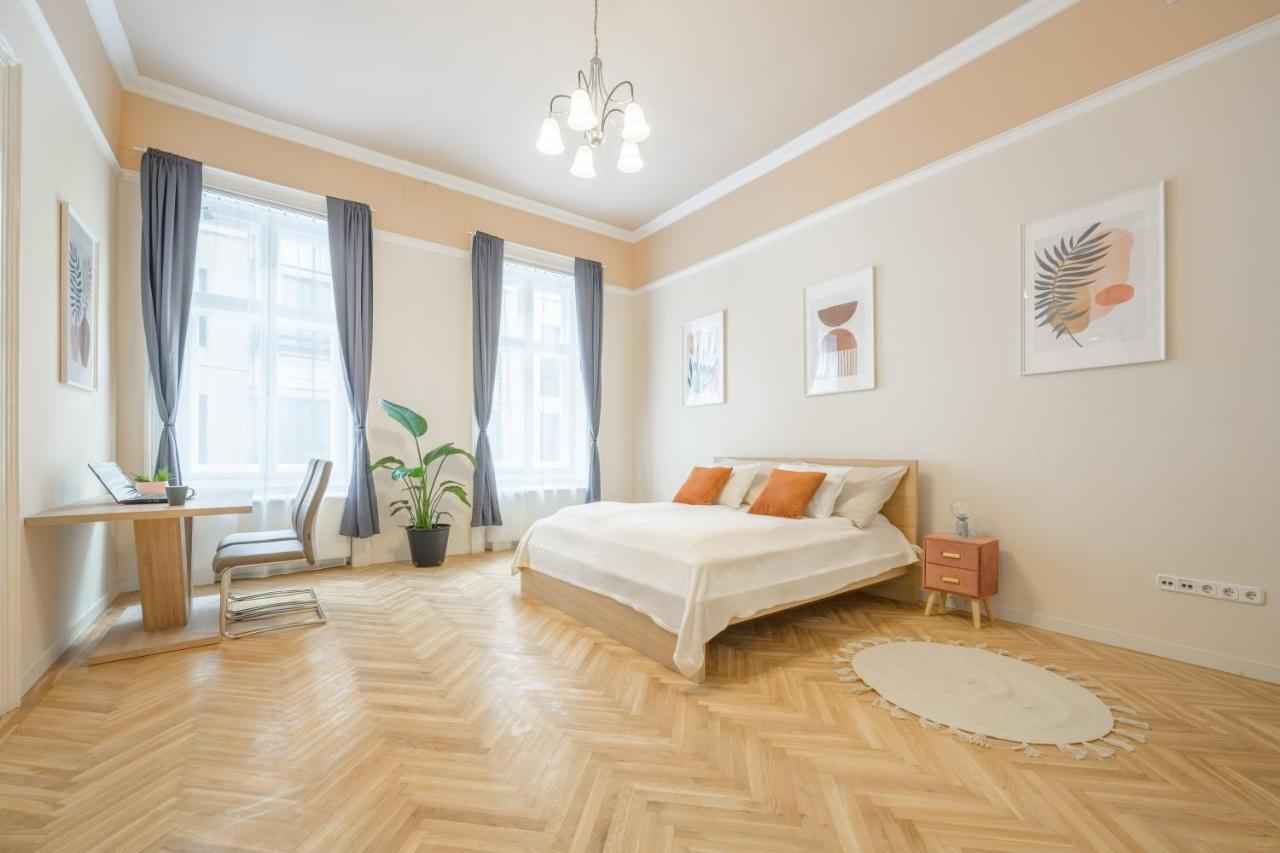Apartment Seasons Andrassy