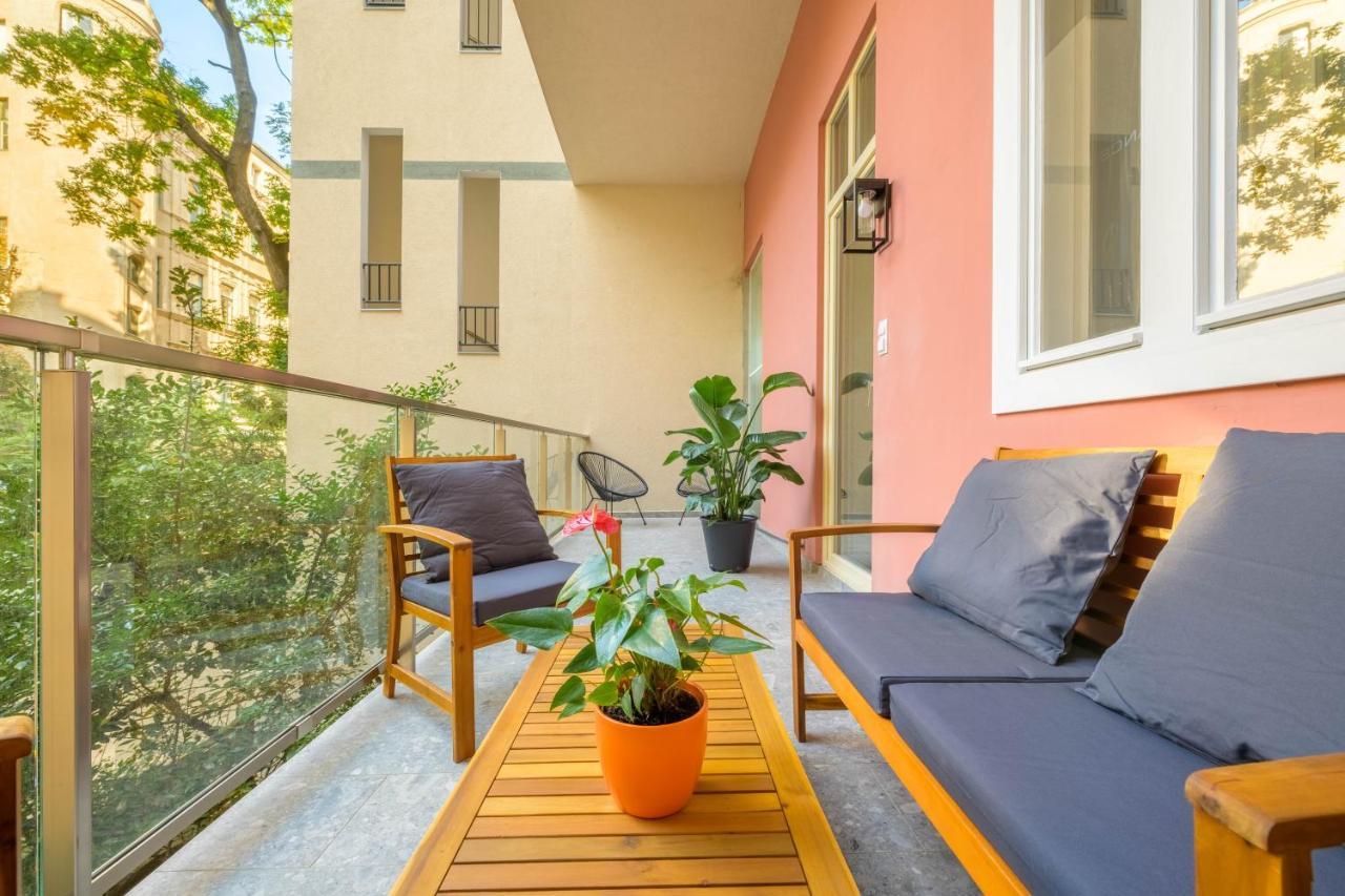 Seasons Andrassy Apartment *