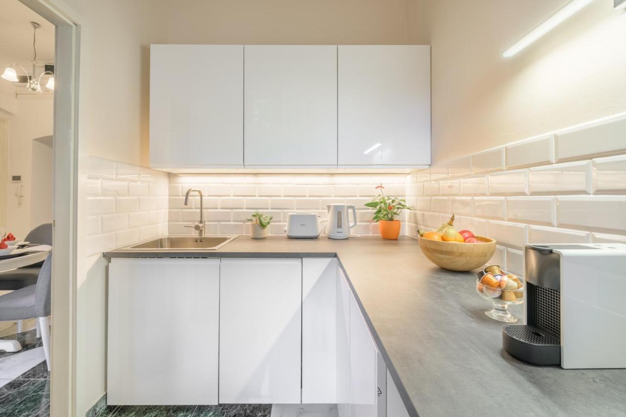 Seasons Andrassy Apartment